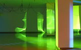 Haegue Yang, Serie de arreglos vulnerables- voz sin sombra sobre tres (2008). Instalación site-specific. Desigualdad simétrica, sala rekalde, Bilbao. Photo: Begoña Zubero. (5)